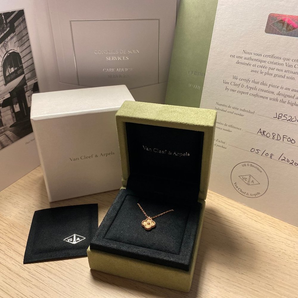 ❌SOLD❌Van Cleef & Arpels Sweet Alhambra Necklace